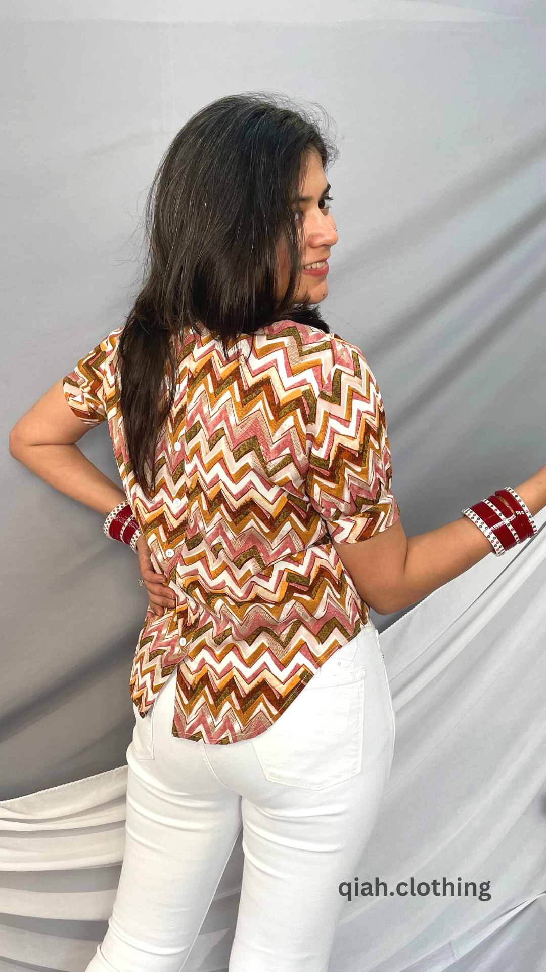 MULTI HUE ZIG ZAG PRINT BACK BUTTON DOWN TOP