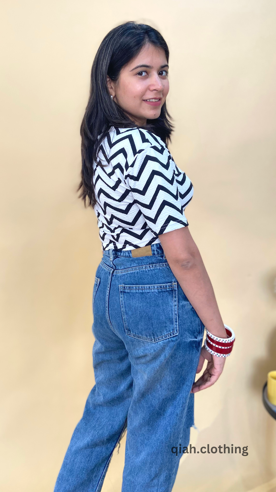 WHITE CHEVRON PRINT T-SHIRT