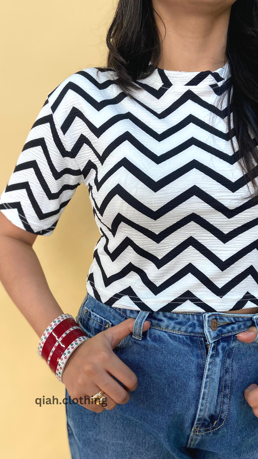 WHITE CHEVRON PRINT T-SHIRT