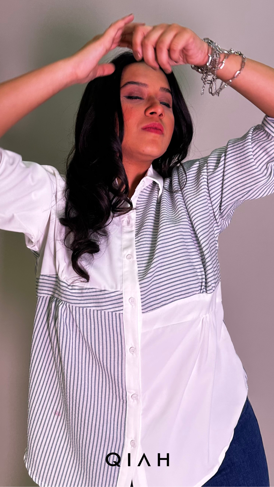 BLUE STRIPES COLLARED SHIRT IN WHITE