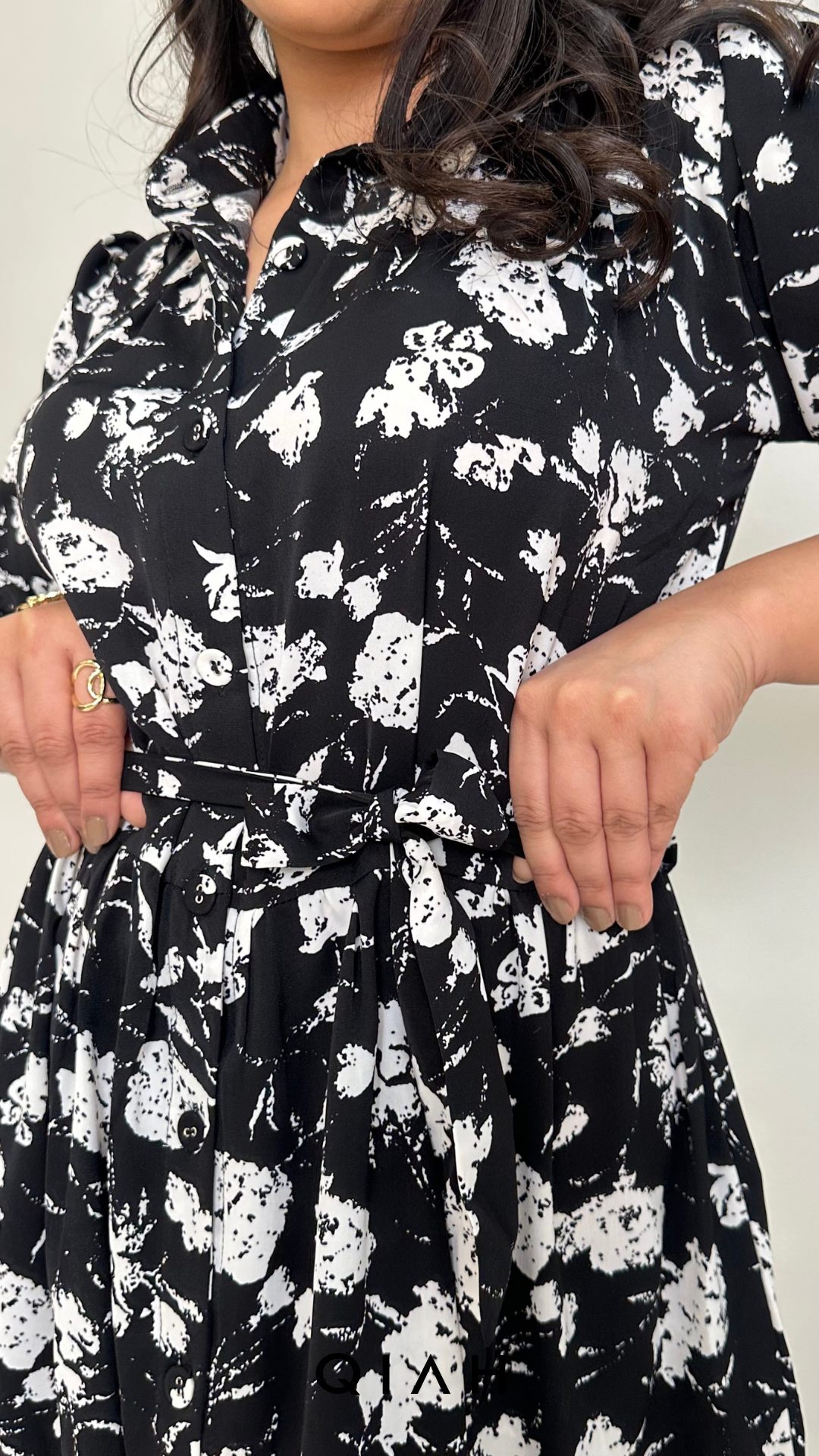 BLACK & WHITE FLORAL PRINT DRESS